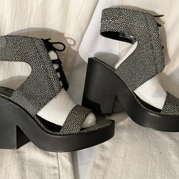 Windsorsmith "PIPPIE" Sting Ray Leather lace-up block heels NWOB Size 7.5 - Picture 3 of 9